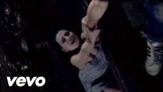 Смотреть клип Evanescence Feat. Paul McCoy Of 12 Stones - Bring Me To Life онлайн